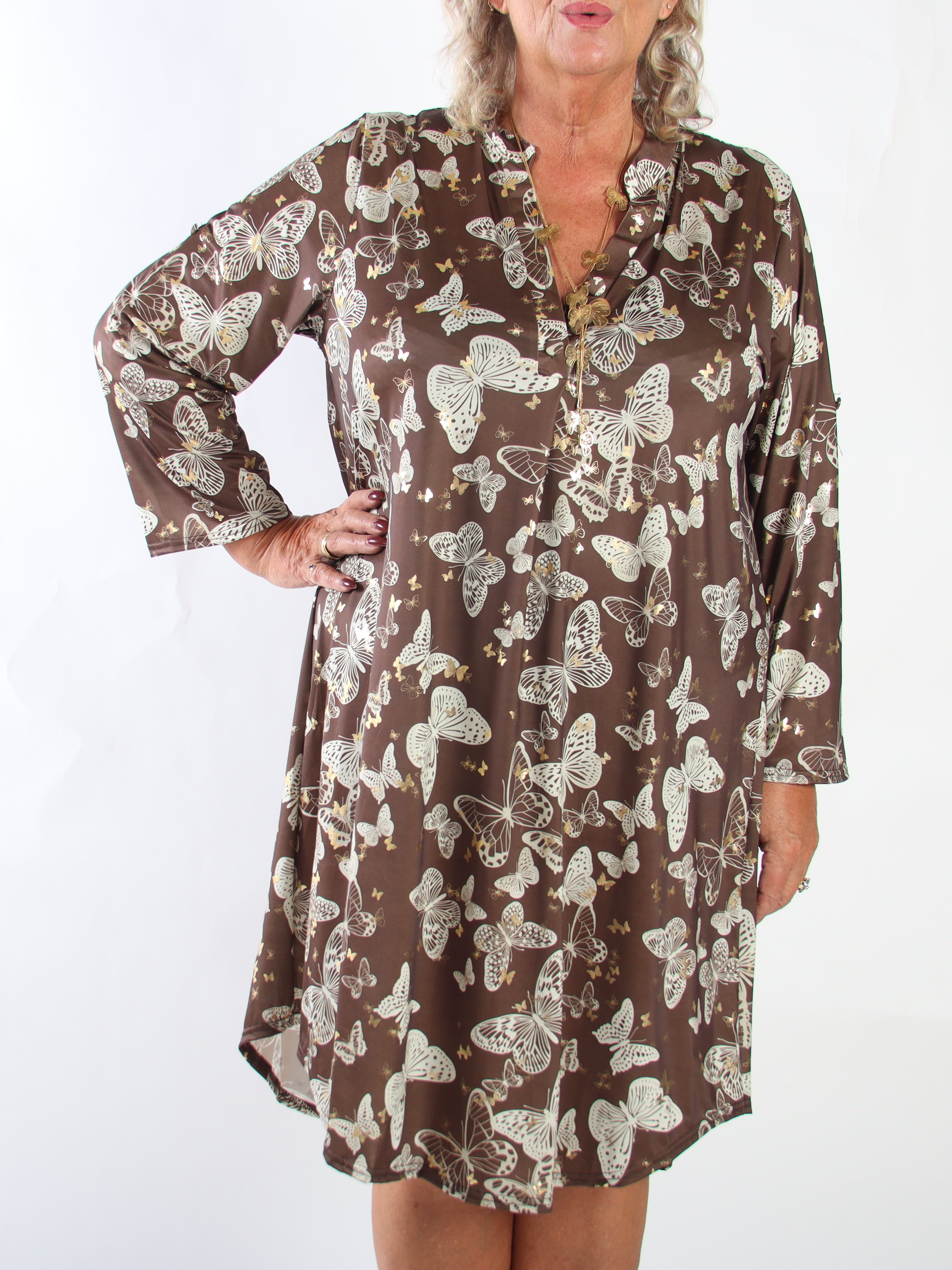 Ebba Butterfly - Elastisk plus size kjole med sommerfugle print